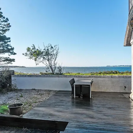 Awesome In Ebeltoft With 2 Bedrooms And Internet בית נופש